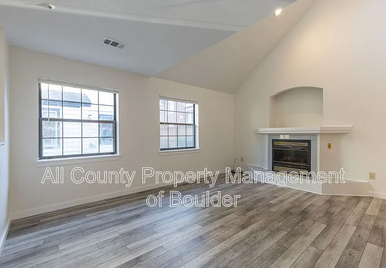 2317 Walnut St — Photo 2