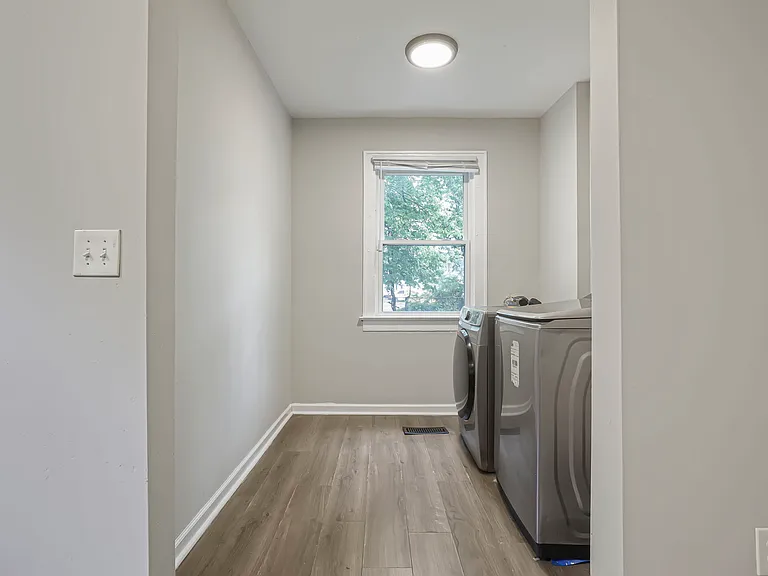 1768 Kent St — Photo 17