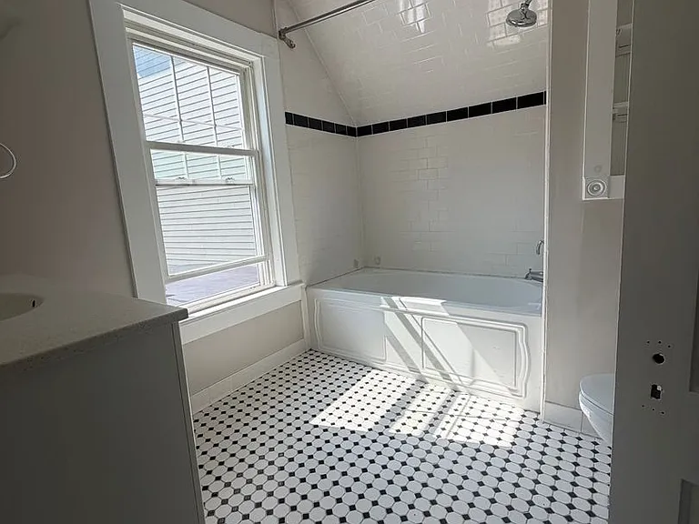 202 Central Ave — Photo 37