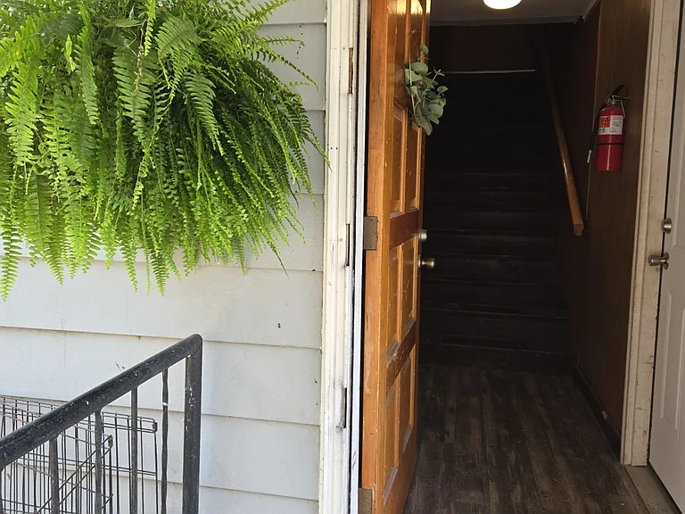 330 W Coler St #G — Photo 2