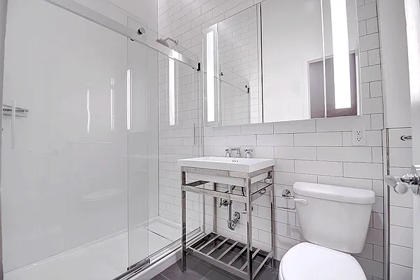 Rented by Urbane Brokerage | media 4