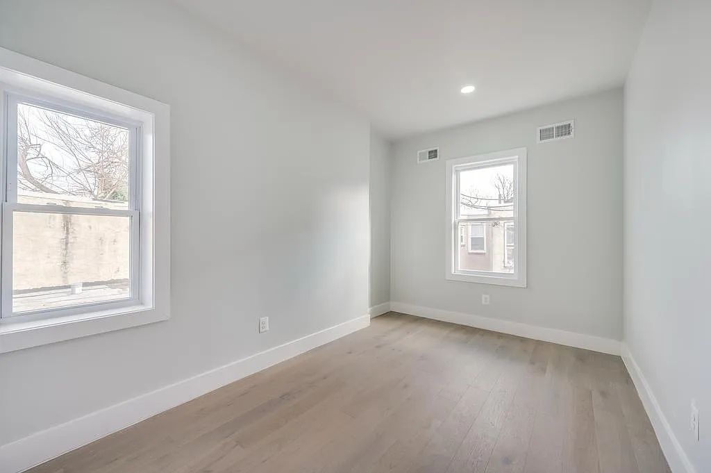 3 bed, 2.5 bath, 2000 sqft, $2,100 — Photo 2