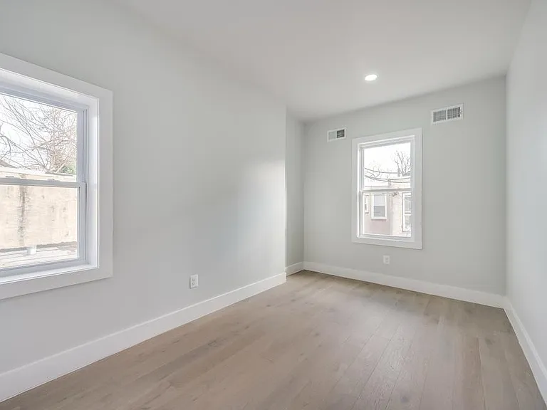 1903 N Taylor St — Photo 6