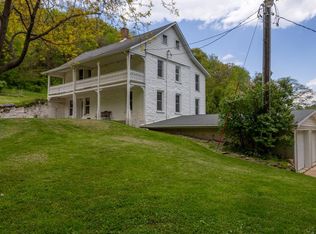 21537 Mud Lake Rd, Dubuque, IA 52001