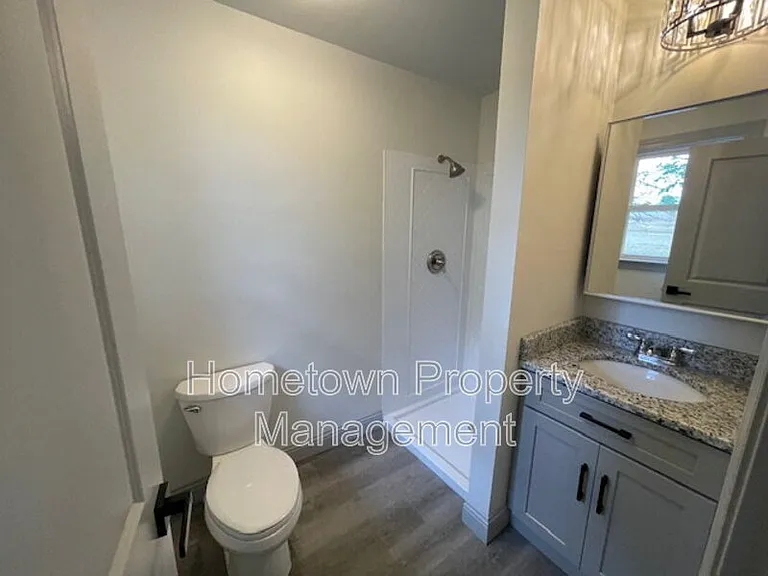 1382 Armstrong Valley Rd — Photo 2