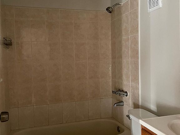 4th image of 680 Evelyn Ave APT 1B