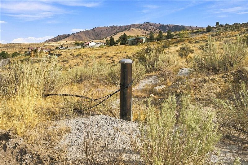 5th image of 64 Chelan Butte Rd
