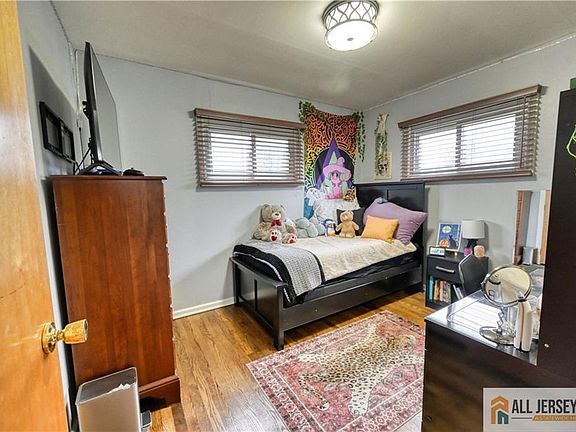 4th image of 3313 Banta Rd