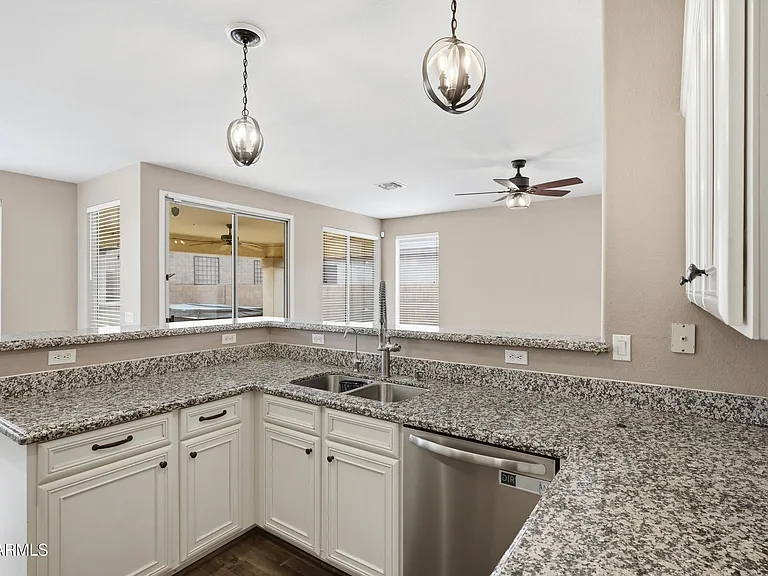 1724 W Deer Creek Rd — Photo 12