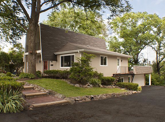 2nd image of 2051 Alta Vista Dr