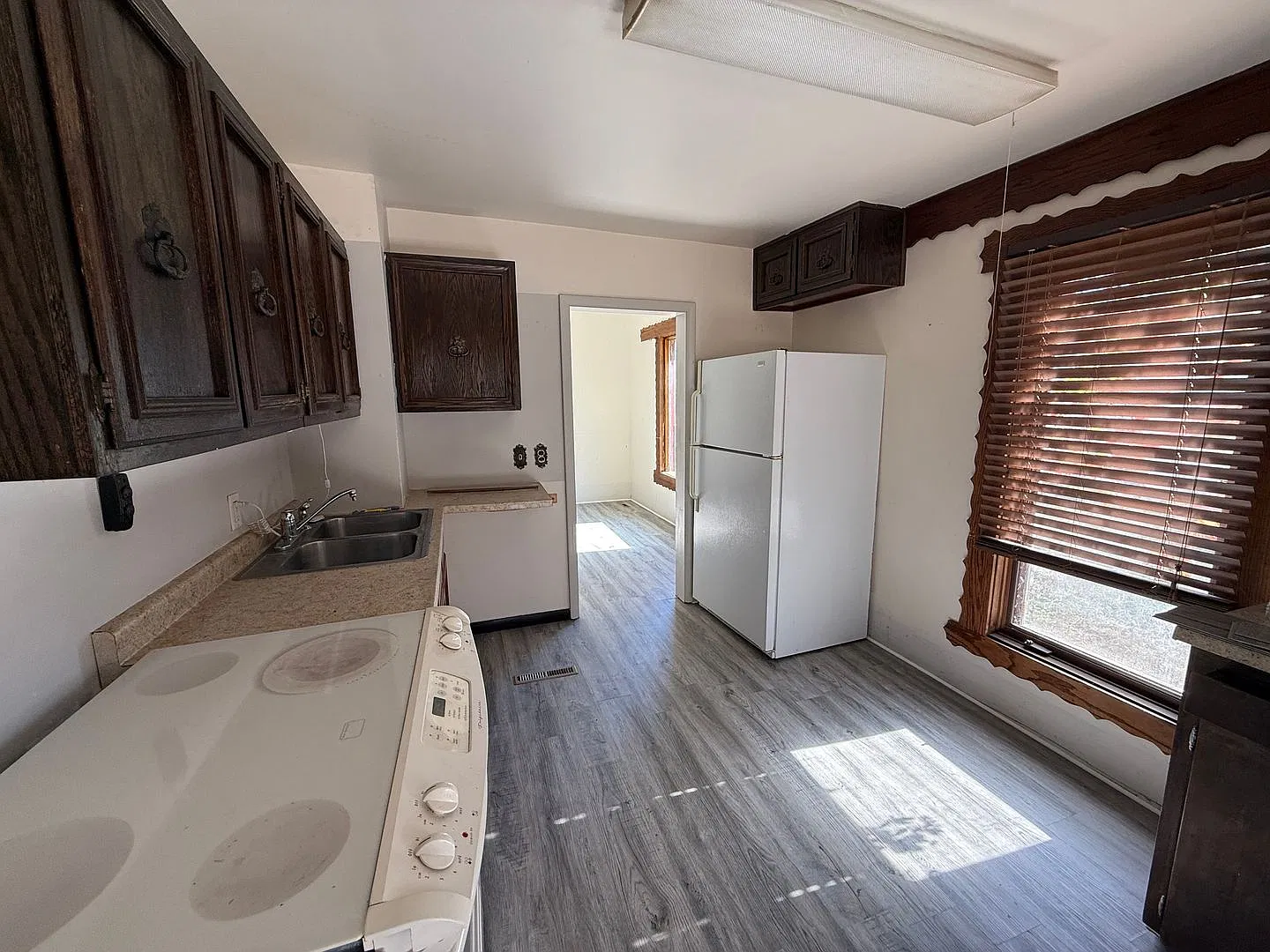 3 Bedroom- Walking distance to Mud Lake — Photo 3