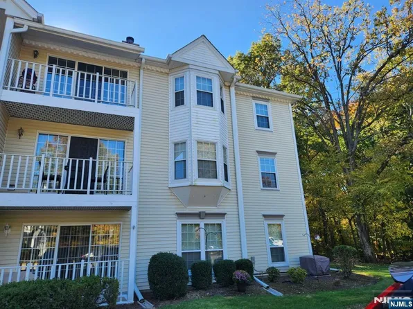 151 Linden St #151, Mahwah, NJ 07430