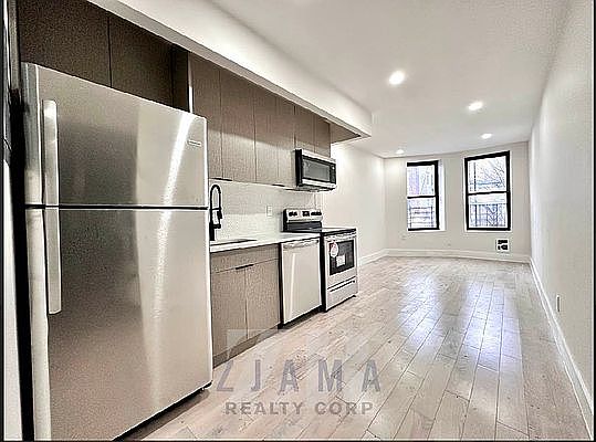 4th image of 2108 Regent Pl #2