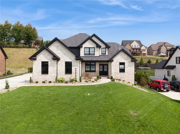 1041 Skyline Dr, Canonsburg, PA 15317