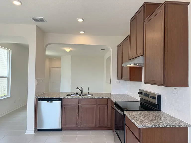 15346 Oceanus Dr — Photo 7