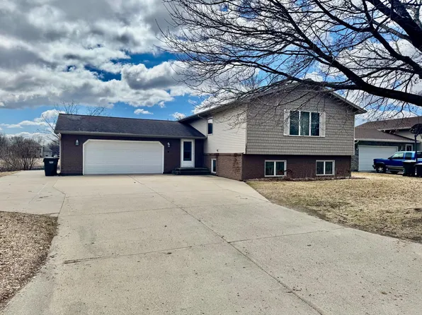 1360 McDonald Dr SW, Hutchinson, MN 55350