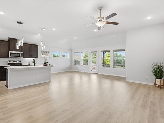 5th image of 432 Windy Knoll Rd