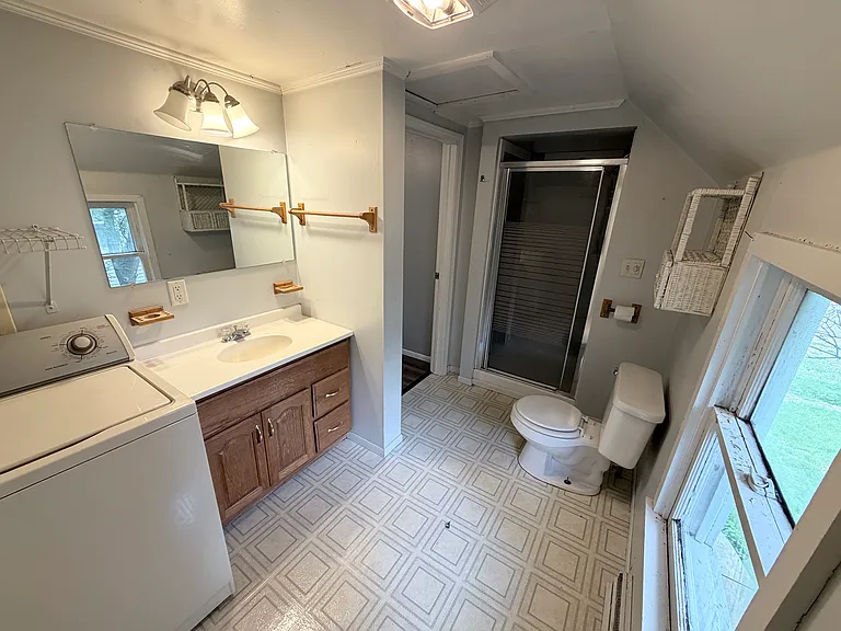 207 N Webster St #B — Photo 9