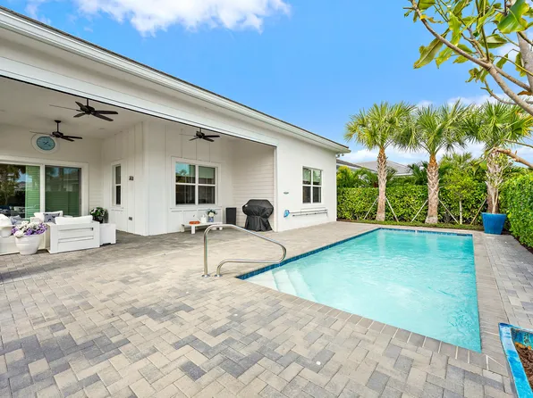 10038 Regency Way, Palm Beach Gardens, FL 33412