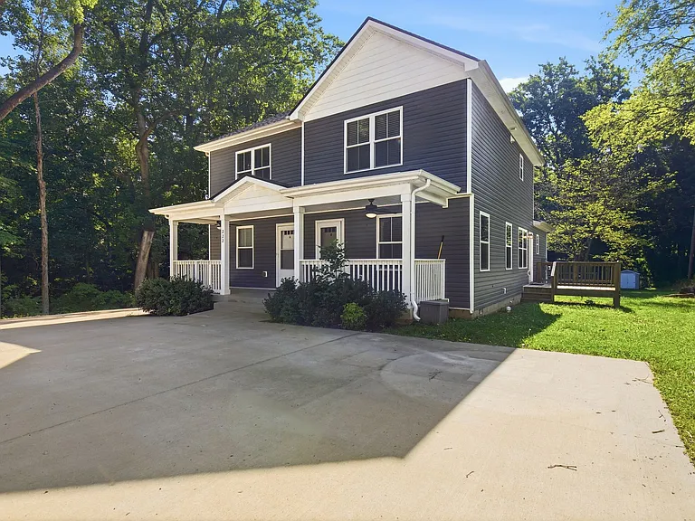 222 Cave St #B — Photo 1