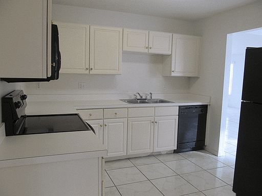4th image of 2204 Albion Ave