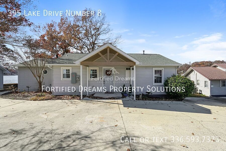 1st image of 395 Lake Dr #8