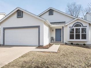 128 Laura Dr, Saint Peters, MO 63376