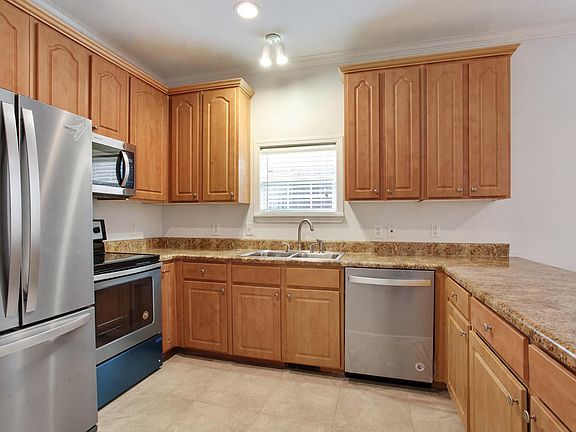 4th image of 1722 Harmony St
