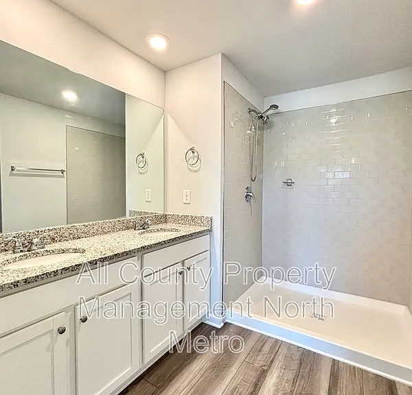 305 Rolling Green Rd — Photo 7