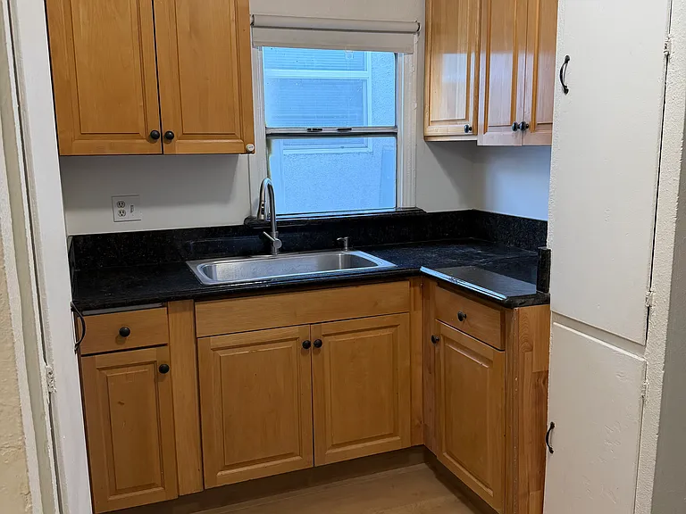 200 Westmont Dr — Photo 8