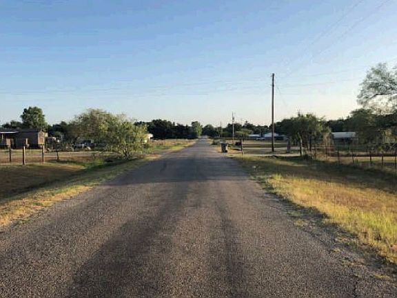 5th image of 123 Alice Springs Ln