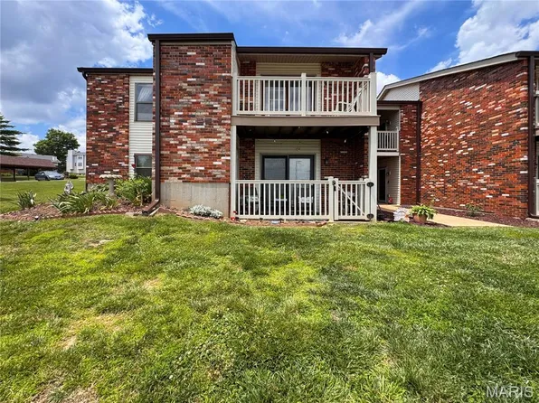 56 Meadow Rdg E #F, Columbia, IL 62236