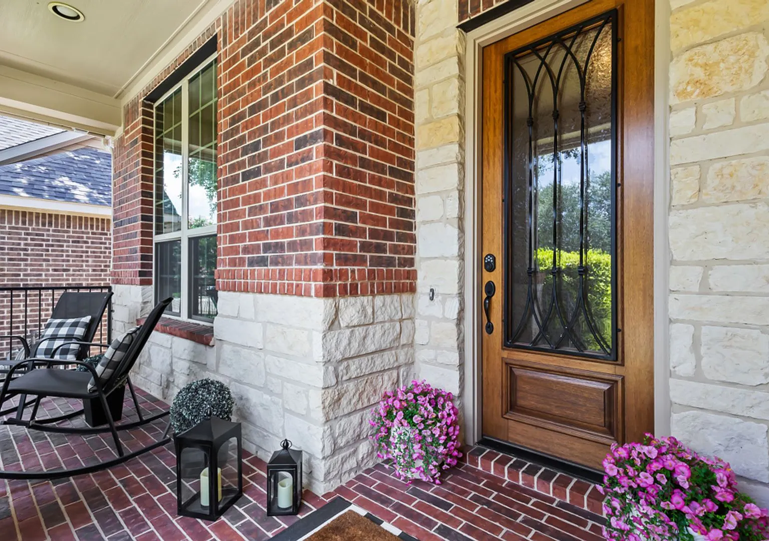 4 Bedroom/3.5 Bath River Rock Ranch Subdivision — Photo 4