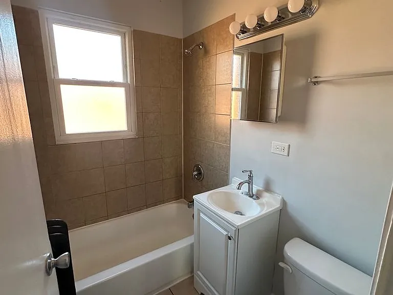 1377 W Greenleaf Ave #3N — Photo 16