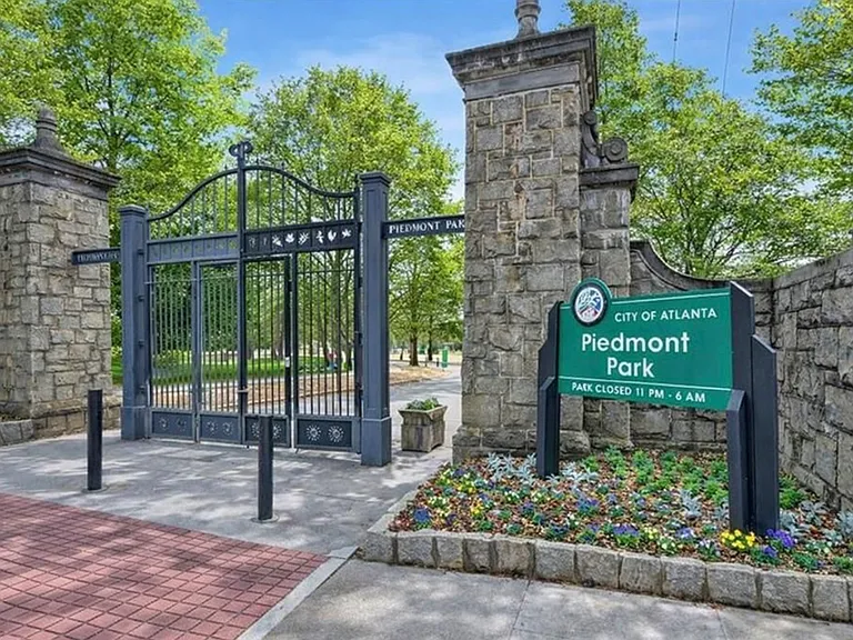 1450 Monroe Dr NE #B — Photo 4
