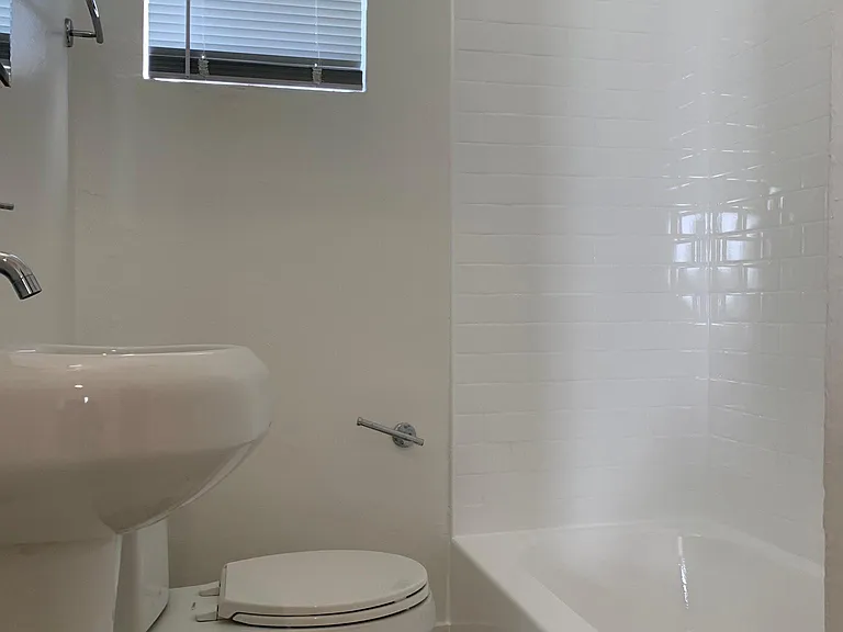 1732 W 20th St #1734-3/4 — Photo 7