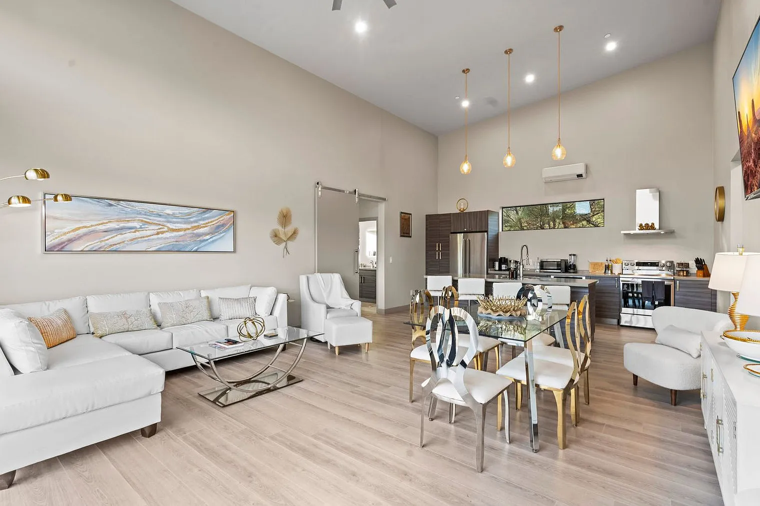 2 bed, 2.0 bath, 990 sqft, $7,734 — Photo 3