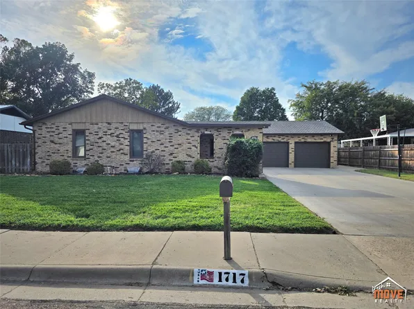 1717 N Glenellen Dr, Garden City, KS 67846