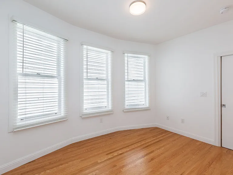 634 Powell — Photo 12