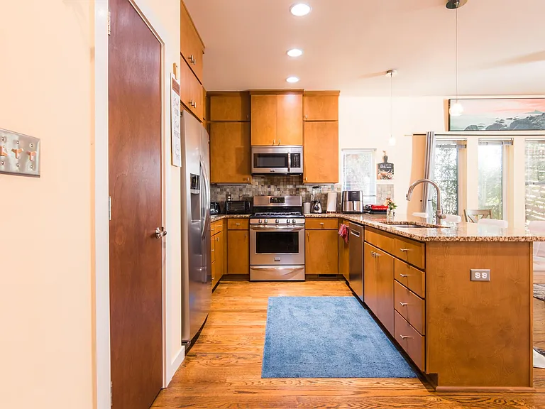 241 Pearl St — Photo 38