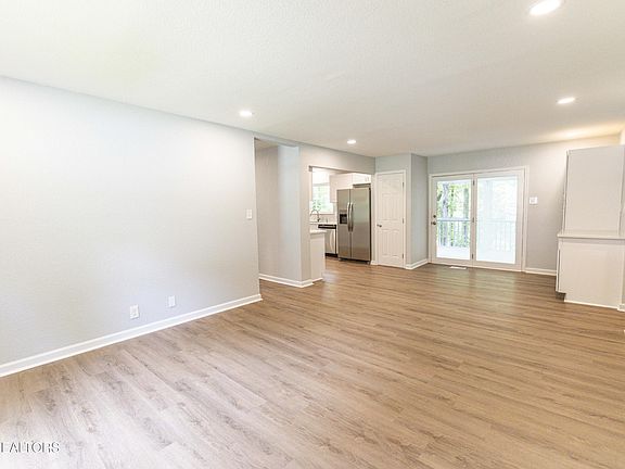 4th image of 1825 Stonebrook Dr