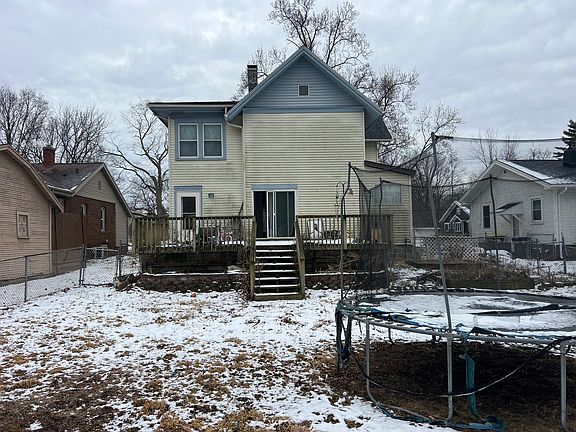 2nd image of 1004 Hovey Ave