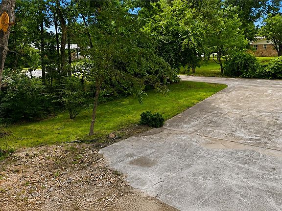 2nd image of 2811 Summit Dr #8-9