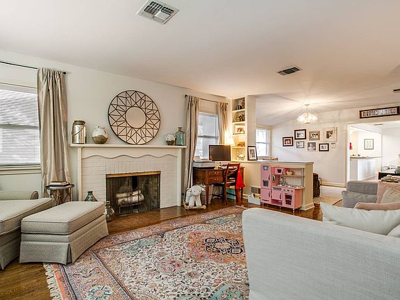 4th image of 119 Calumet Pl
