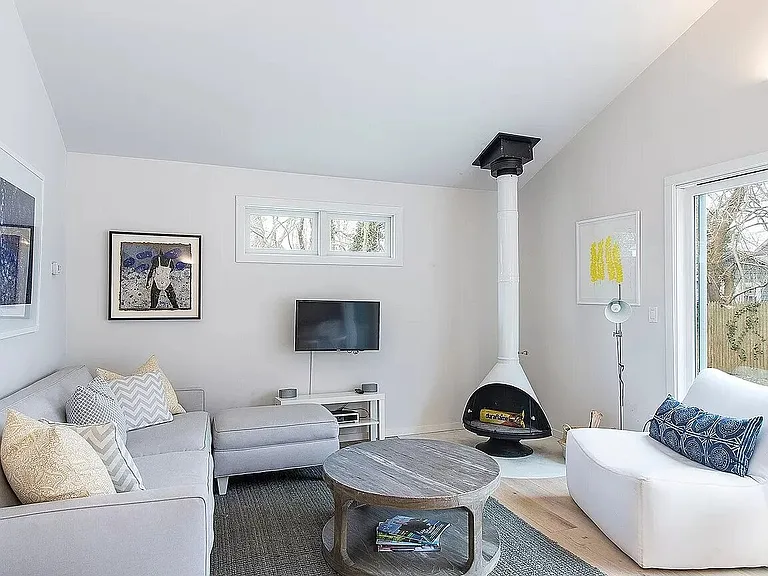 39 Peconic Ave — Photo 5