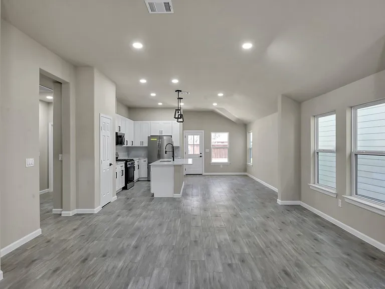 106 Harbor Court Dr — Photo 5