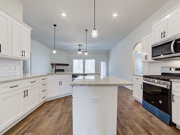 5th image of 716 E Jacksonville Ct