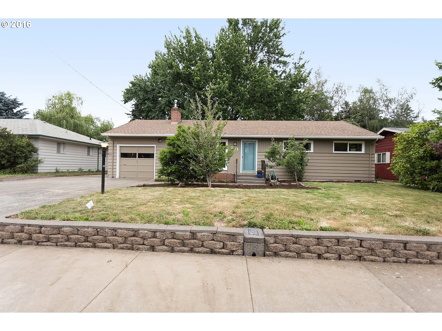 291 NW Forest St photo 1