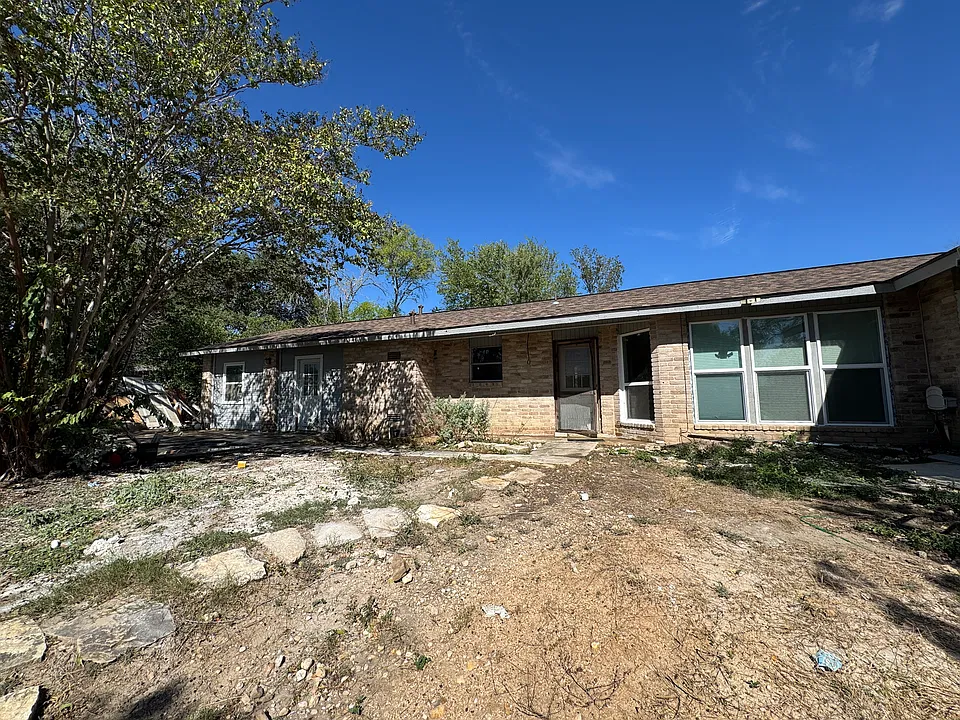 5736 E FM 1518 N