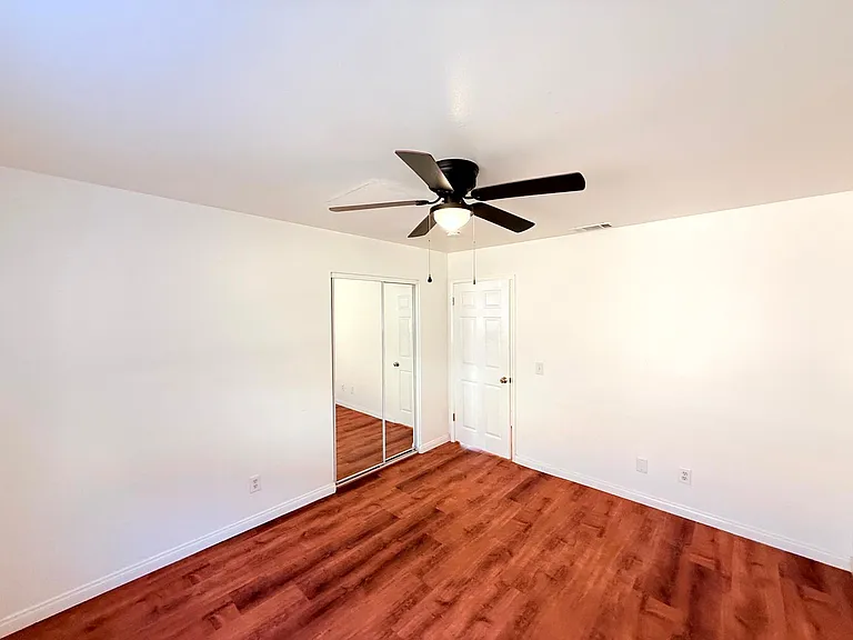 762 W. 21st St. — Photo 25